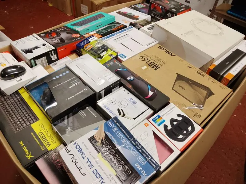 Contenido real de un lote de devoluciones enviado por Raúl S.